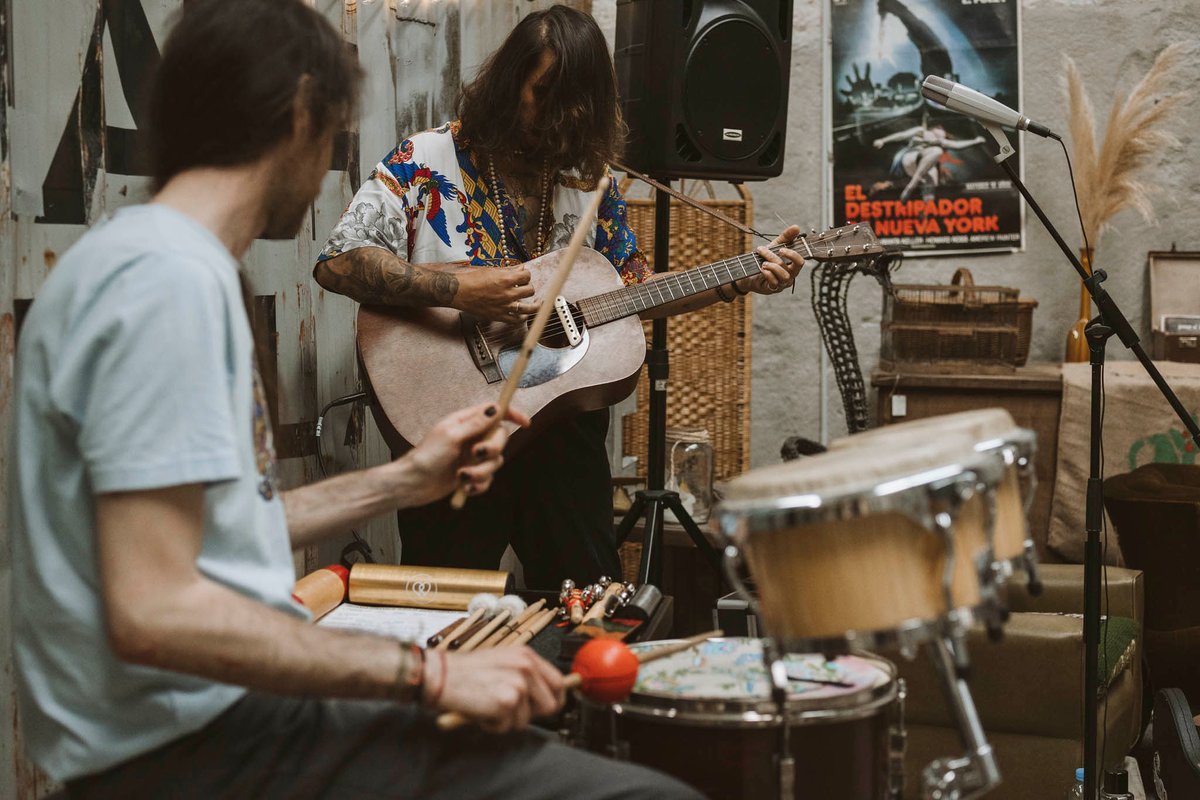 Andamos argallando musicas novas, estade atentas ;)
Bicos!