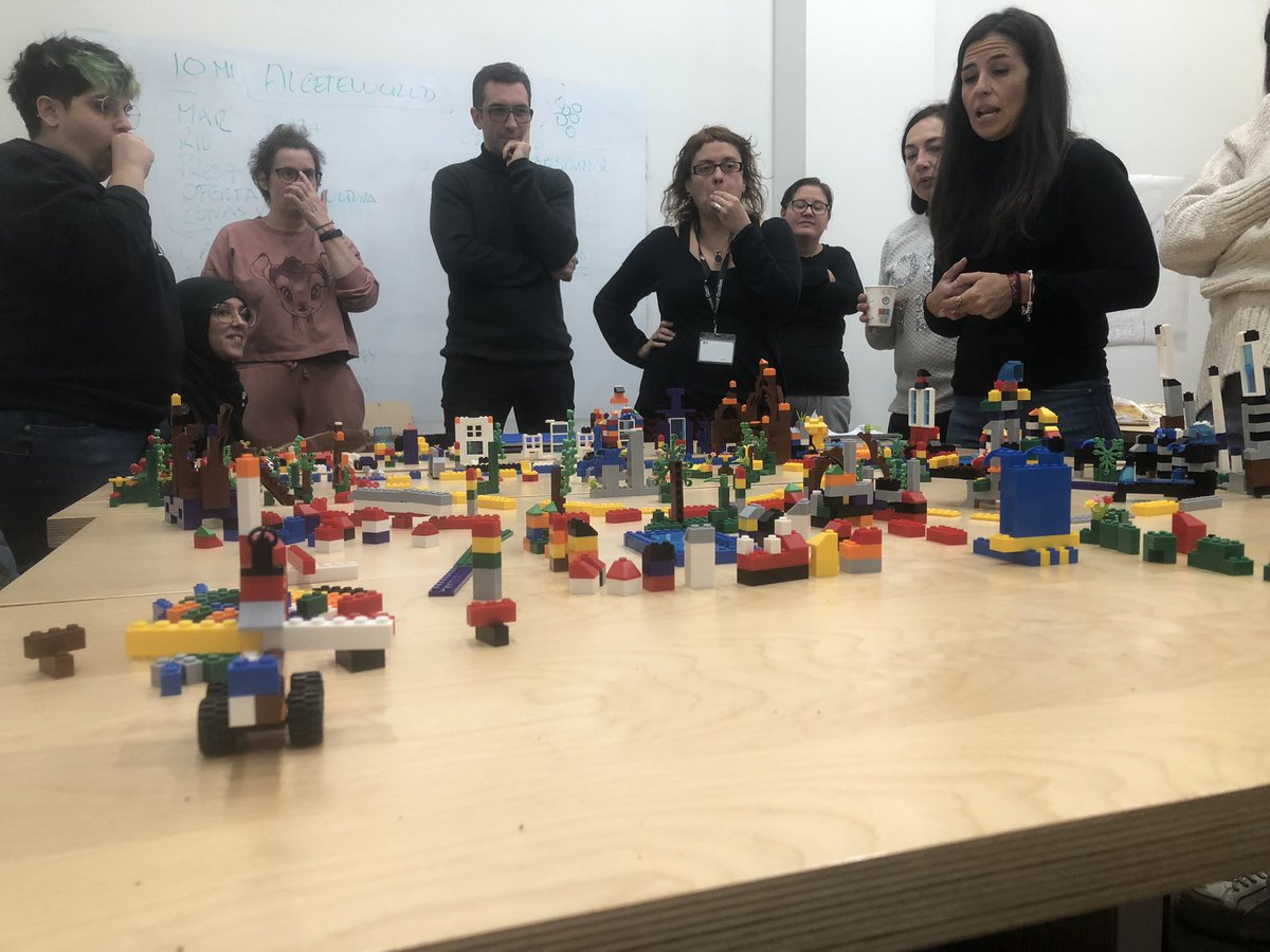 MaySanCal's tweet image. ¡Hoy aprendizaje y un poco de diversión en #FemCoders! Hoy hemos practicado #Scrum con #BuildingBlocks. Ojalá esto nos ayude a aplicarlo en nuestros proyectos de #desarrollo de #software 💜💪🏼

#WebDevelopment #RompemosLosCodigos #WomenInTech #GirlsWhoCode #CSS #HTML #JavaScript