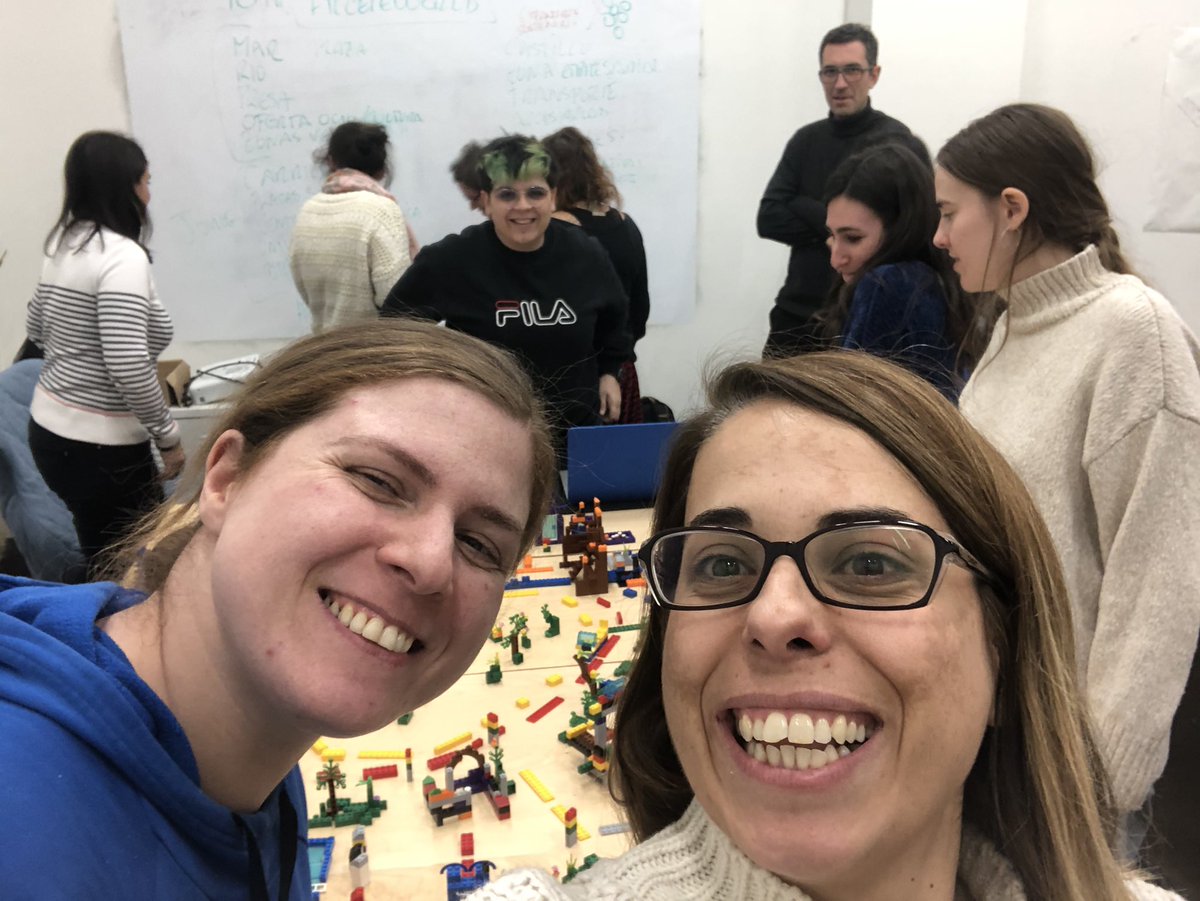 MaySanCal's tweet image. ¡Hoy aprendizaje y un poco de diversión en #FemCoders! Hoy hemos practicado #Scrum con #BuildingBlocks. Ojalá esto nos ayude a aplicarlo en nuestros proyectos de #desarrollo de #software 💜💪🏼

#WebDevelopment #RompemosLosCodigos #WomenInTech #GirlsWhoCode #CSS #HTML #JavaScript