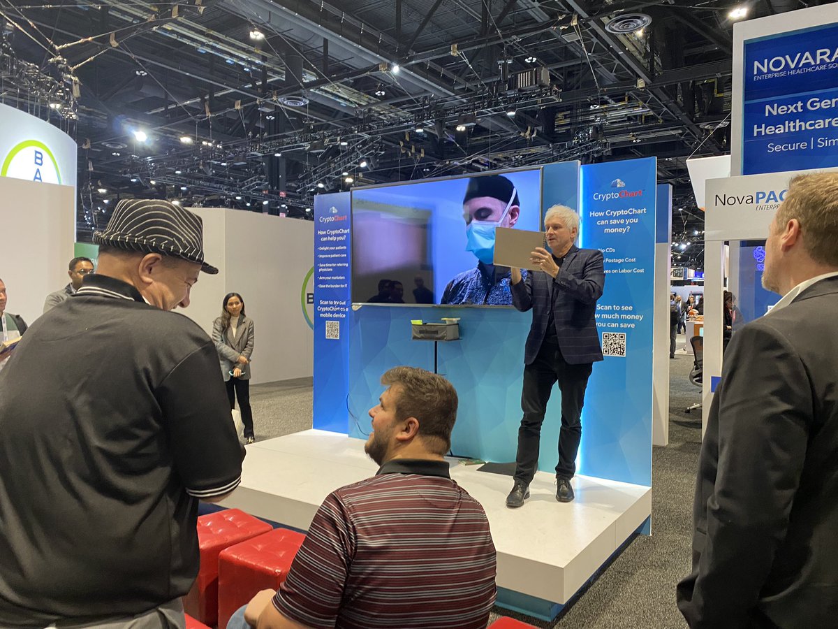 ScottFCameronMD's tweet photo. Some David copperfield happenings in the South Hall at #RSNA2022 
@NovaradCorp https://t.co/IF4gxzndZA