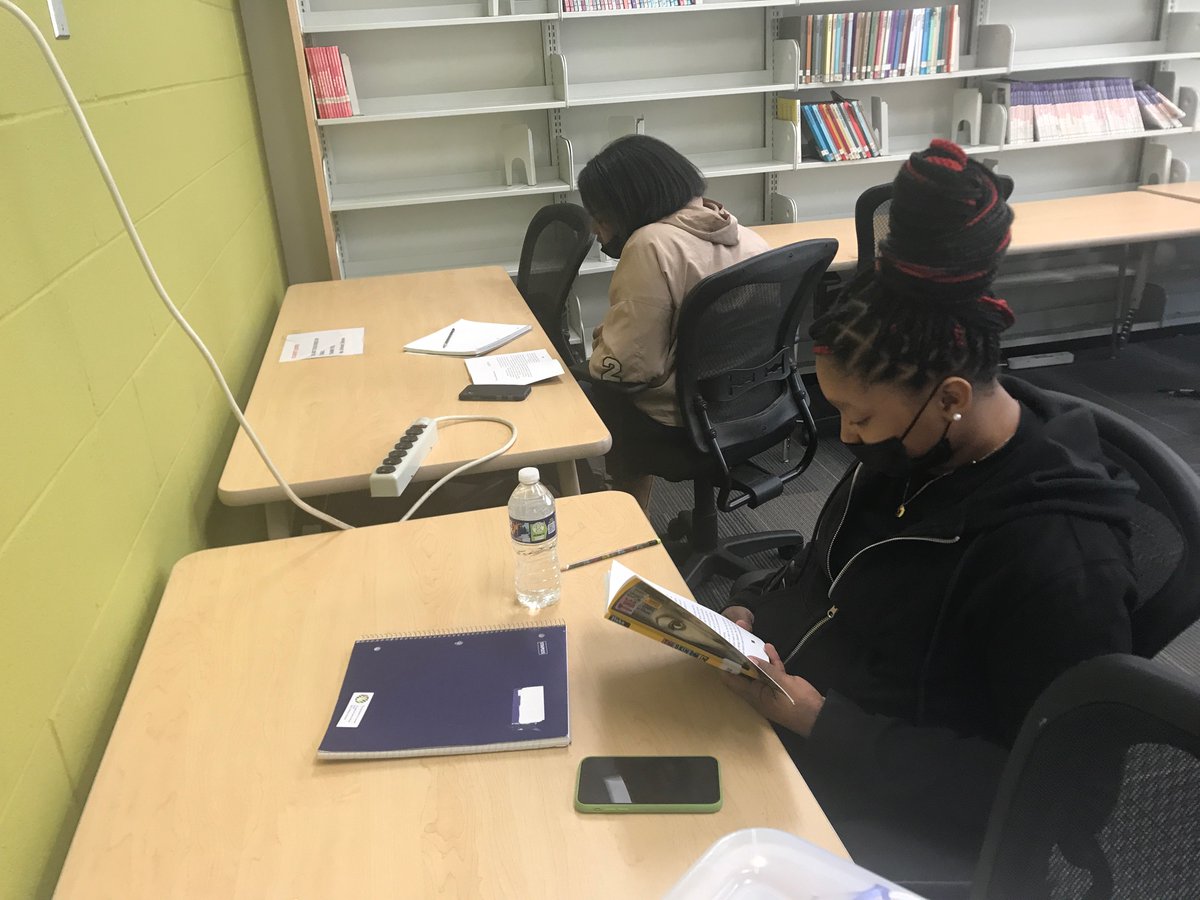 TB4Kids's tweet photo. It’s Tuesday’s Book Club during grade-level lunchtimes. 
#BooksMatter @rps_libraries @MLK_Titans @RPS_Schools https://t.co/rdlWHmNpnF