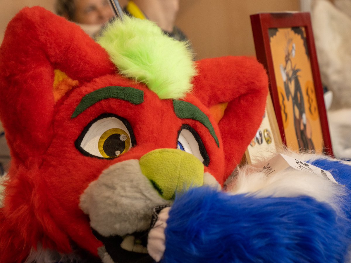 LeaderTLG's tweet photo. Fursuit head vu à la convention :D
📷 by me
- #TGSToulouse #TGS22 https://t.co/YGAhghwrhg