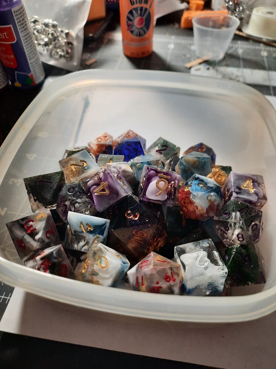 Deadderson's tweet photo. Love a tub of inked dice https://t.co/RRyYAXbVw9