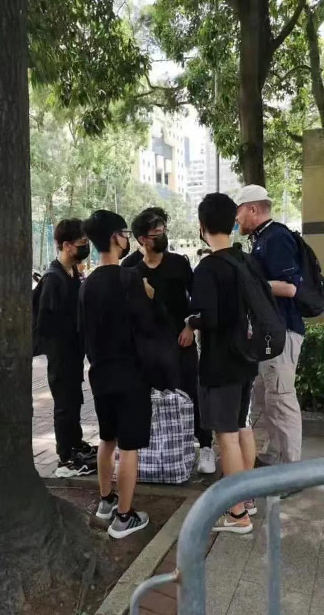 Catkinhsu007's tweet photo. @VOAChinese 你们这些弱鸡，指望这些人搞运动颠覆中国吗？简直是搞笑，太业余了好不好，论组织人民群众搞运动，毛选先多看几遍😂 https://t.co/RU8LD5qseu
