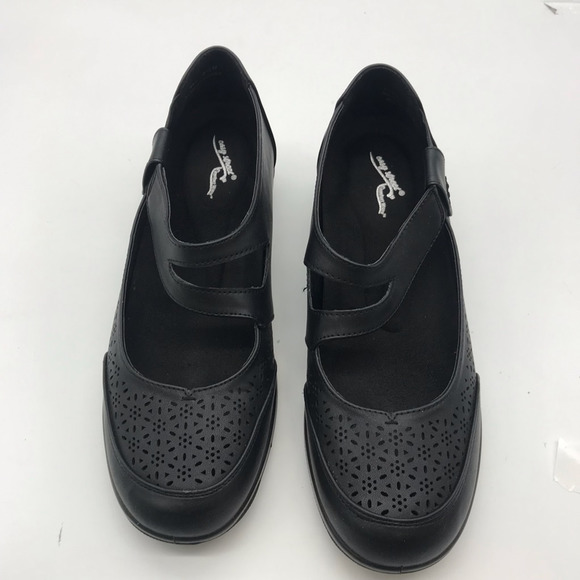 JenniferHammer5's tweet photo. So good I had to share! Check out all the items I'm loving on @Poshmarkapp from @CellarSaffords #poshmark #fashion #style #shopmycloset #parkersmith #easystreet #almostfamous: https://t.co/SV9EAsHUab https://t.co/TQpo9WqJap