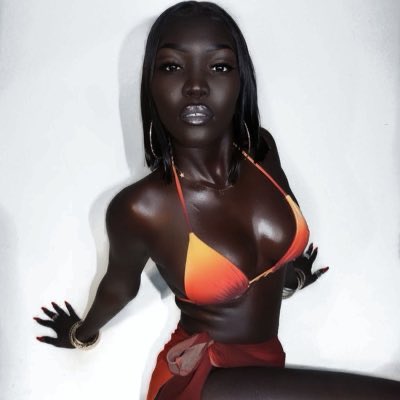 "A ti te gustan las mujeres negras?"

Yo: "si". 

"Mira esto" *Le muestran la foto de la mujer con más melanina del mundo* 

Igualmente yo: **Se le explota el pene** "Ella puede venir a invadirme si quiere"