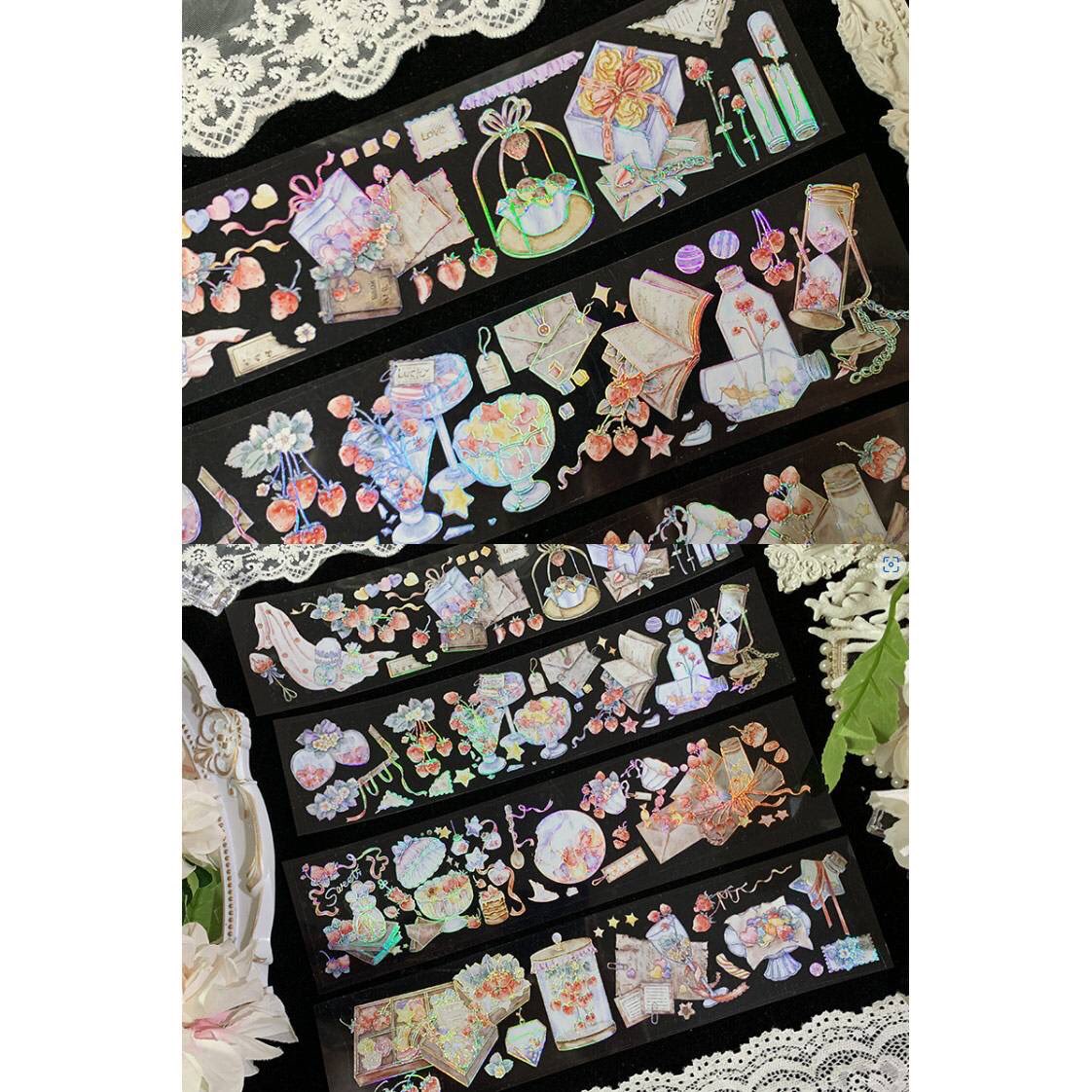 P__Collection's tweet photo. 【新入荷】

新七天さんのマスキングテープが沢山入荷いたしました！イラストのフチがキラキラしていてデコレーションにぴったりです✧

▶︎ https://t.co/3T9XDuibgJ

どうぞ宜しくお願いいたします❣️

#箔押しマステ
#海外マステ
#マスキングテープ
#文好部 https://t.co/nZin1tZVe2