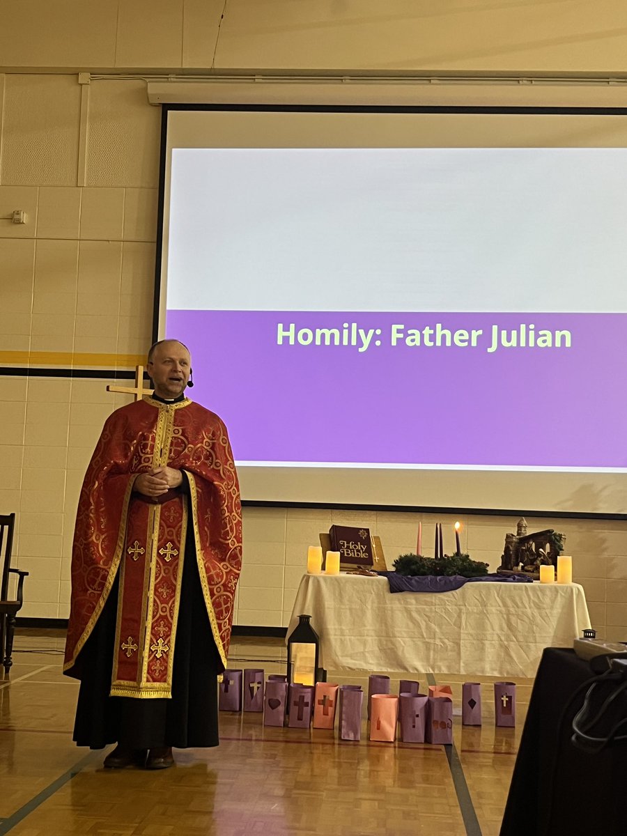 StCatherineECSD's tweet image. We all gathered together in the gym for a beautiful Advent Celebration today 🕯️ ✝️ Thank you so much to Father Julian for joining us this afternoon! @EdmCathSchools #advent2022 #firstweekofadvent #weekofhope