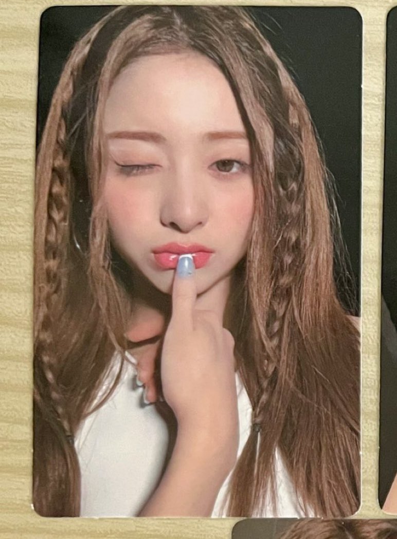 LESSERAFIM「ANTIFRAGILE」weverse トレカ　ユンジン 1671. LE SSERAFIM Antifragile Weverse Round 2 Benefit Yunjin Photocard