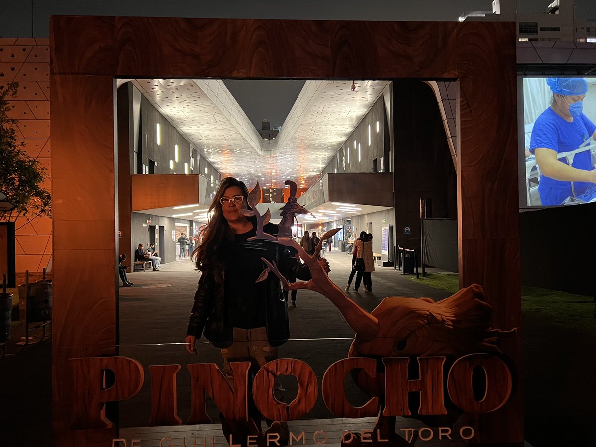 dianapat23's tweet photo. Mi vida es distinta después de ver #PinocchioMovie de @RealGDT, es tan conmovedora que es imposible no acordarte o pensar en la relación que tienes o tuviste con tus padres. Las lagrimas de #Geppeto son lo más hermoso que he visto. Que orgullo tener a Del Toro en este mundo https://t.co/4dwd238DJD
