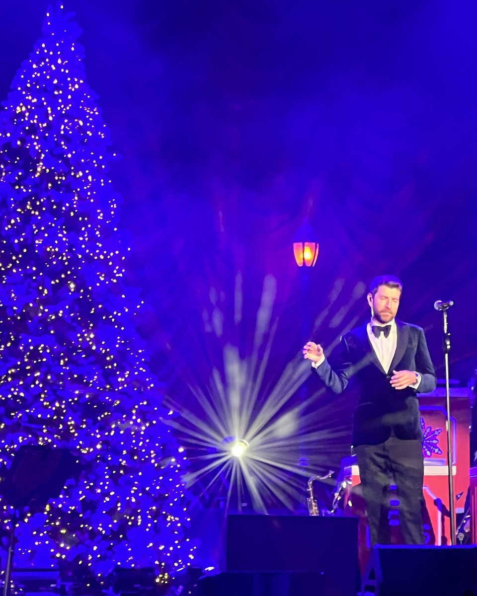 HNC31's tweet photo. My favorite picture from Friday’s show!! @bretteldredge https://t.co/vy9AA3hF9i