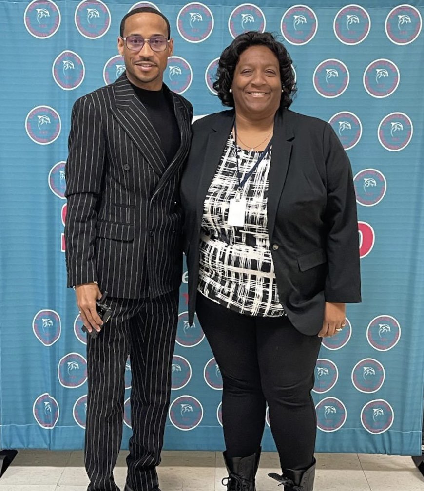 MrSampson_SES's tweet photo. Thank you to @RPS_Schools Instructional Specialist for Health and Physical
Education/UCS Coordinator for Special Olympics Mrs. Lashley for her support of Swansboro students and staff. #OneRPS 🐬 https://t.co/OlVXUnhD5I