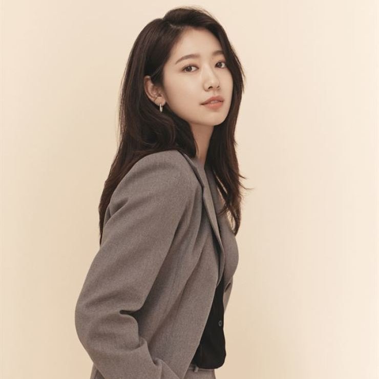 iconickdramas's tweet photo. So Park Shin Hye and Park Hyung Sik are starring in a romance drama about former school rivals turned doctors who fell into slump and now met again as neighbors living on a rooftop? MY KIND OF DRAMA https://t.co/RmXIx8IRdB