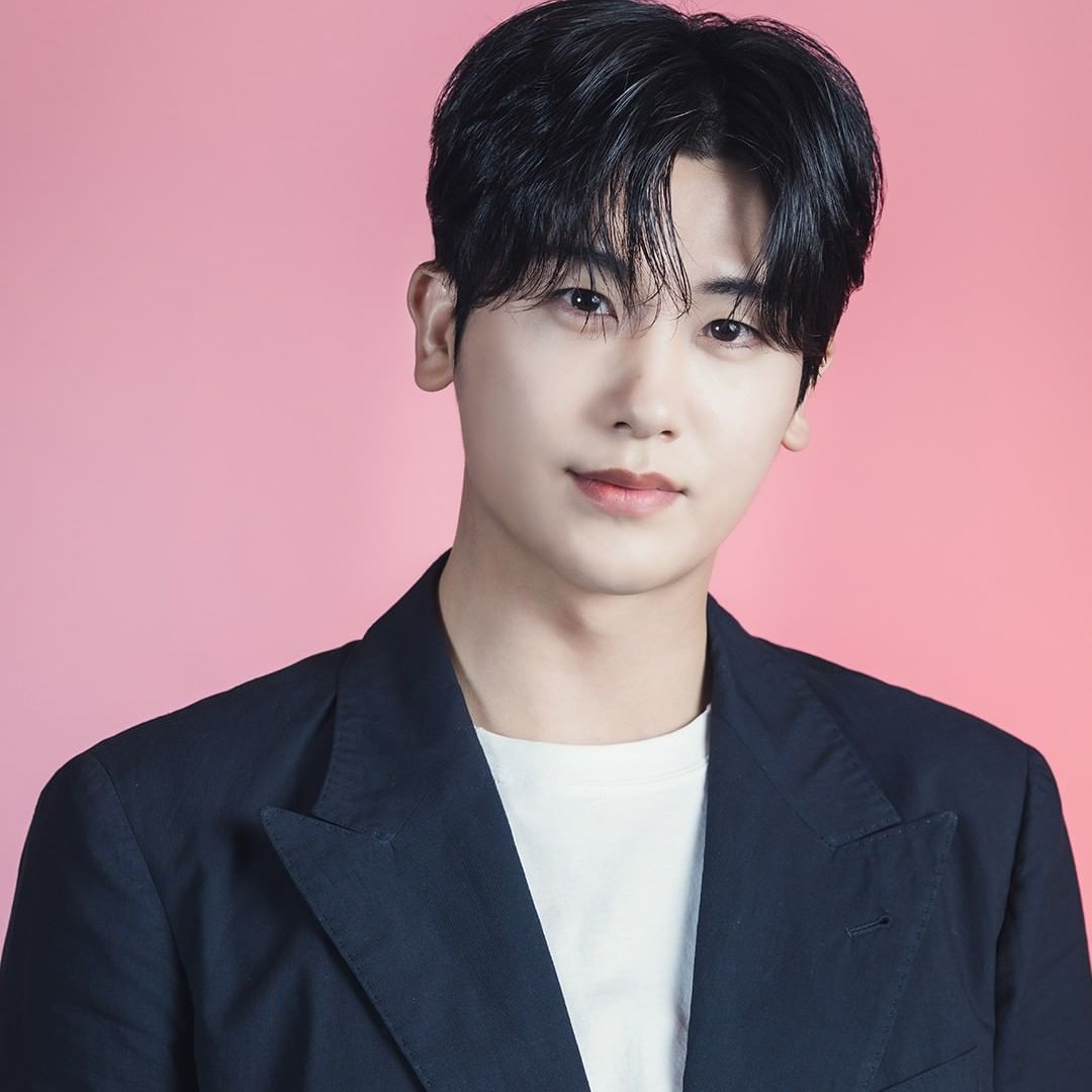 iconickdramas's tweet photo. So Park Shin Hye and Park Hyung Sik are starring in a romance drama about former school rivals turned doctors who fell into slump and now met again as neighbors living on a rooftop? MY KIND OF DRAMA https://t.co/RmXIx8IRdB
