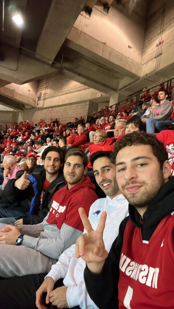 ctroll6's tweet photo. #onwisconsin GO BADGE BABY CMON #ernie https://t.co/NsH7NArCDD