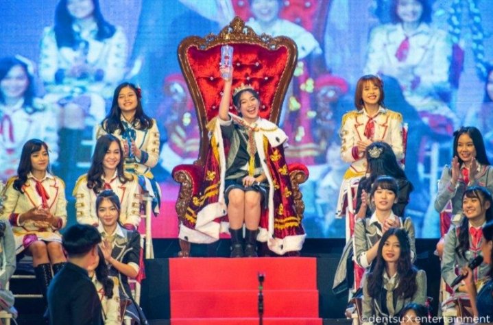 edhiresidentevi's tweet photo. Hari ini tepat 3 tahun Captain @N_ShaniJKT48 di nobatkan sebagai Center untuk single original JKT48 yang berjudul "RAPSODI" moment yang tidak pernah aku lupakan sampai saat ini!!!
#ThisIsSumini
#BRINGBACKSTORIA👑 https://t.co/ctDLZYfkUG