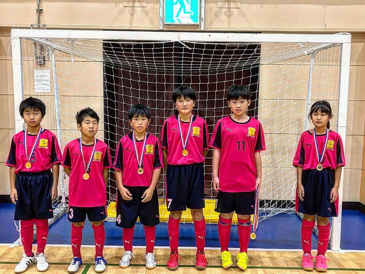 amigosumikawa's tweet photo. E.F.Pカップ
⁡NPO法人むーブさん主催の大会に参加しました。

今季初のフットサルでの試���
参加者全員にメダルありと大変楽しめました。
是非またよろしくお願いします！
⁡
#アミ澄
#アミーゴ澄川 #lfl #苫小牧
#サッカー #soccer #小学生サッカー
#苫小牧サッカー #苫小牧小学生サッカー
#jfa https://t.co/yWnPoFDHGl