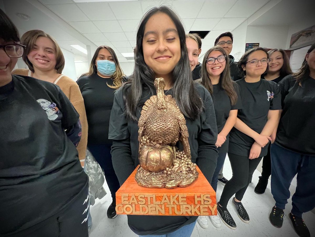 Congratulations to our Art Club for collecting the most Thanksgiving donations/baskets before the break & winning the golden turkey trophy this school year!! 🎉 Thank you to all Art club members for helping out. @EHSKey_Club @gbrasg @Eastlake_HS @24esther7_EHS @ZulemaMacias9