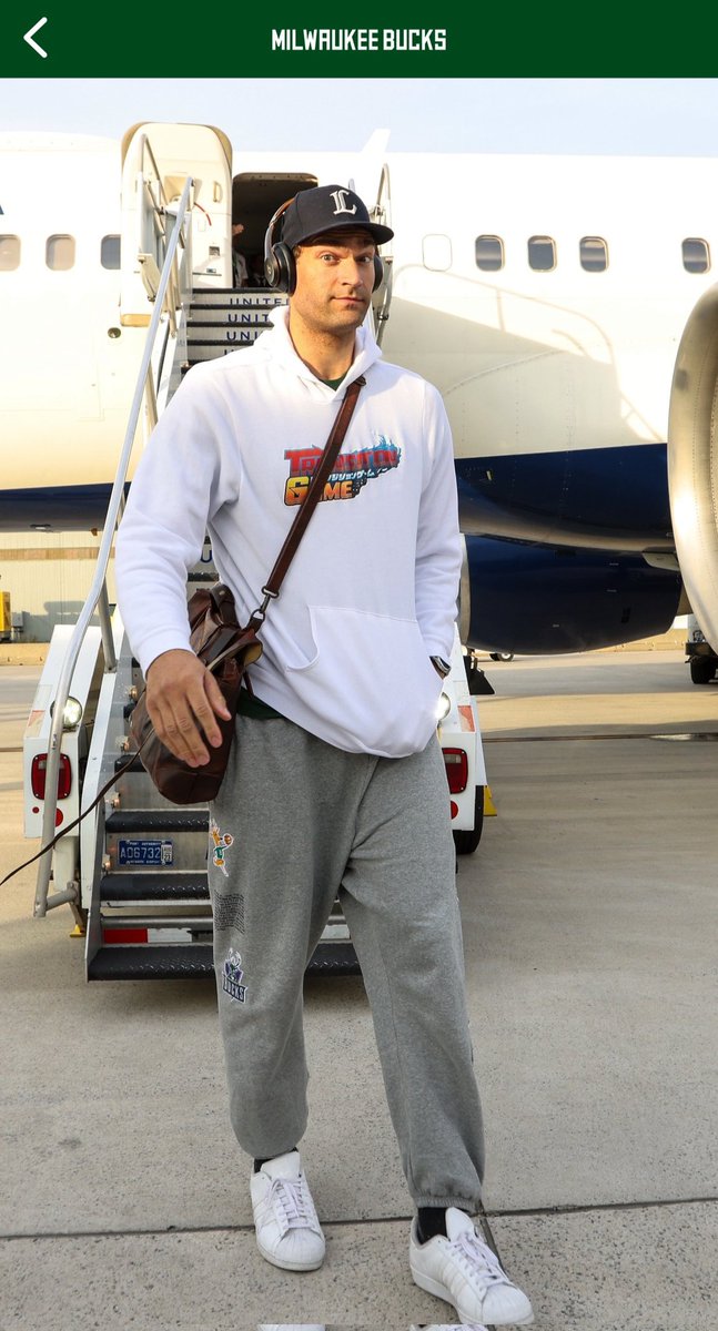 TG_manga's tweet photo. ~👕💦🏔️😘🤌🏽
*https://t.co/E3HRJjKBcb
#TransitionGame #TG #TransitionGameManga #BrookLopez #NBA #TATSUZ #FearTheDeer #HoodieSeason
#Manga #バスケットボール #トランジションゲーム #マンガ #RobinLopez https://t.co/HB9j7Ha8Sd