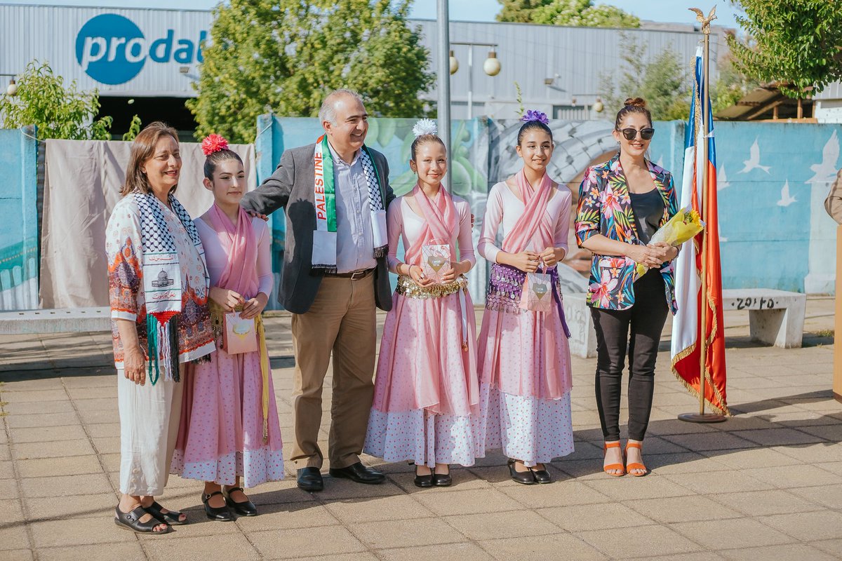 damikgi's tweet photo. Presentación de Danza Árabe por alumnas de 5to año básico de la Escuela Palestina. https://t.co/hdpBcYkLDN