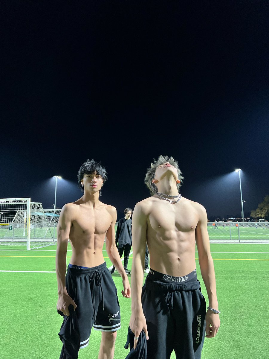 OliverMoy's tweet photo. splash brothas 💦 https://t.co/zqMm0vrmTC
