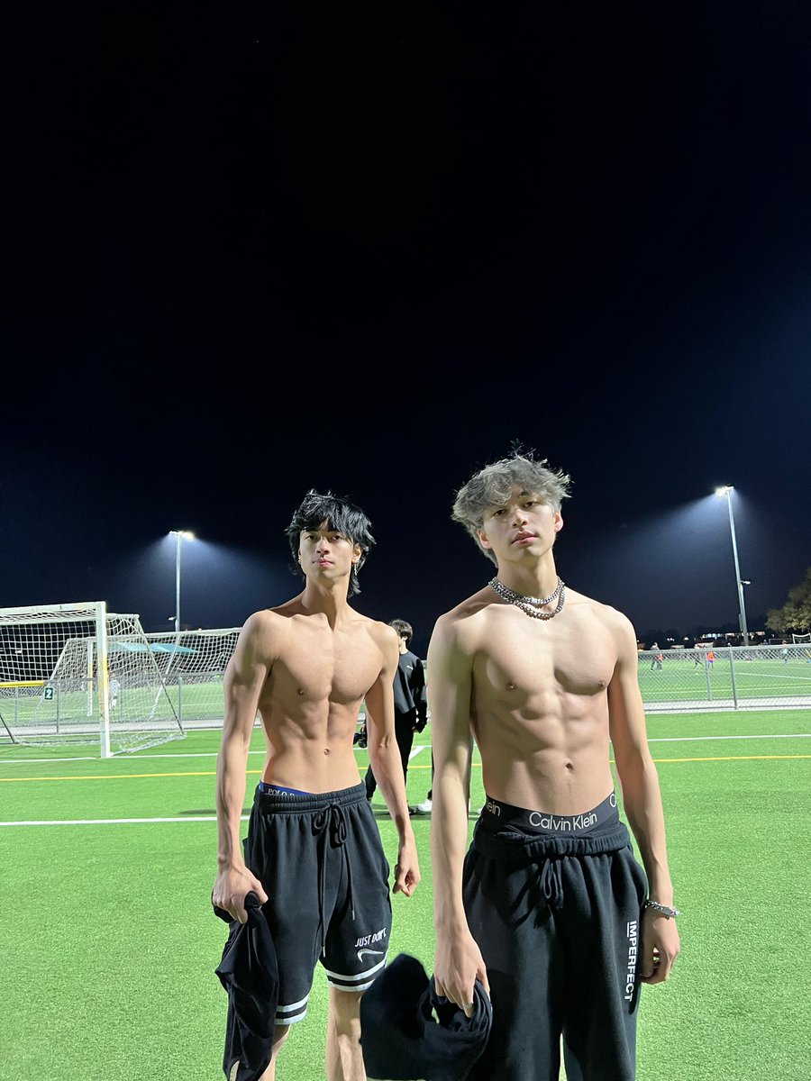 OliverMoy's tweet photo. splash brothas 💦 https://t.co/zqMm0vrmTC
