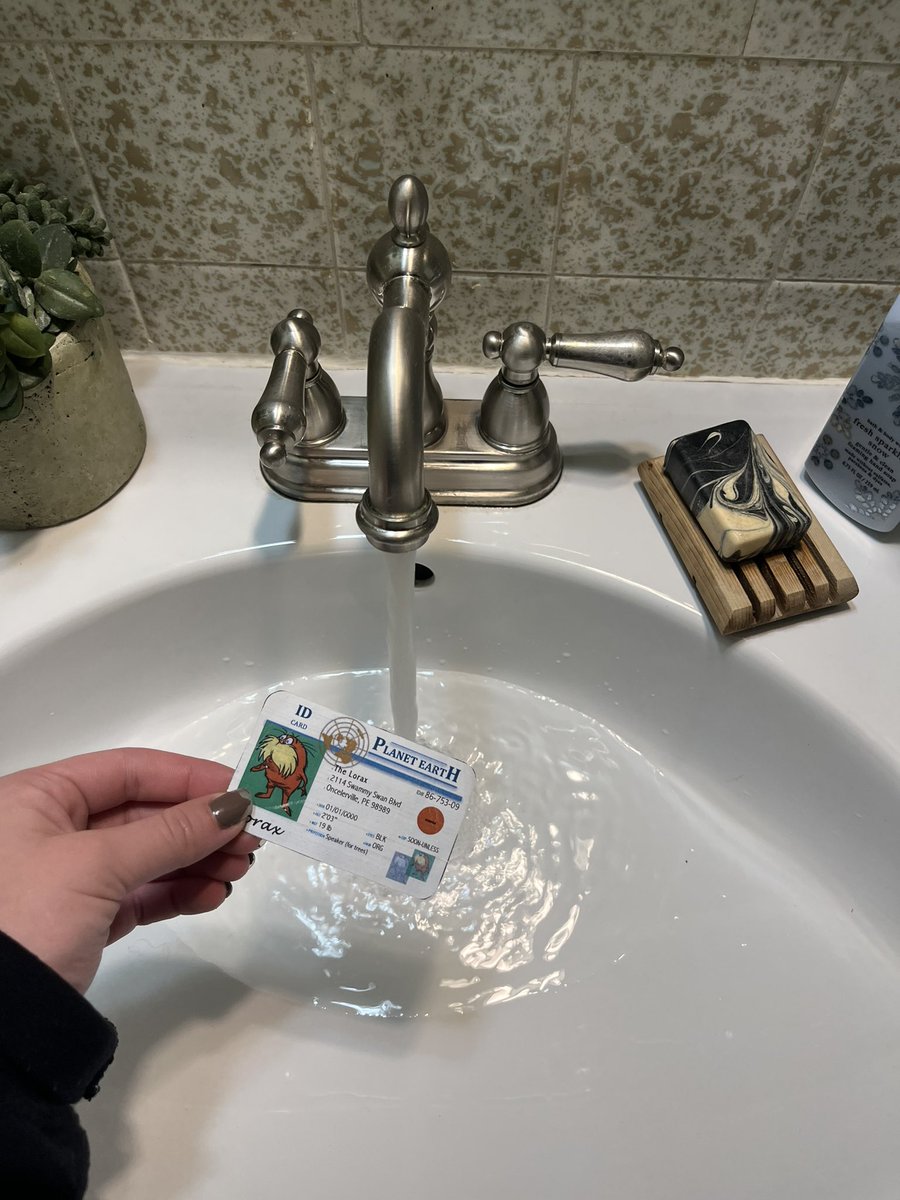 emilylauerAPES's tweet photo. When washing my hands the water I use gets sent to the water filtration facility to be filtered, cleaned, and reused! #apeswater  @franklinlorax https://t.co/i4YIaEtl4J