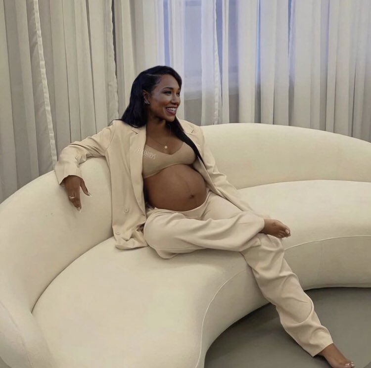 lucky4life_'s tweet photo. This shit is so not funny anymore, it never was, they on episode six and I still haven’t seen a grainy, blurry ass photo of her with a fake belly, 😭😭😭😭😭😭
#WestAllen #TheFlash https://t.co/AGnSIWHh7H