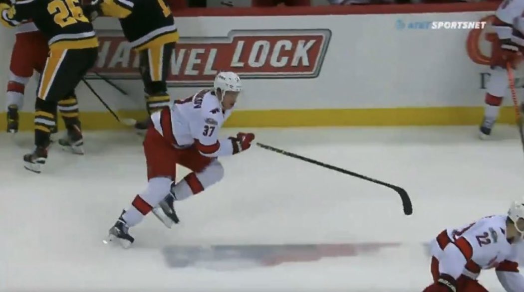 _j_a_k_e_d's tweet photo. Now that i got this out of the way, here are the Hurricanes with 4 men on the ice for the goal https://t.co/MISbbXsB5o