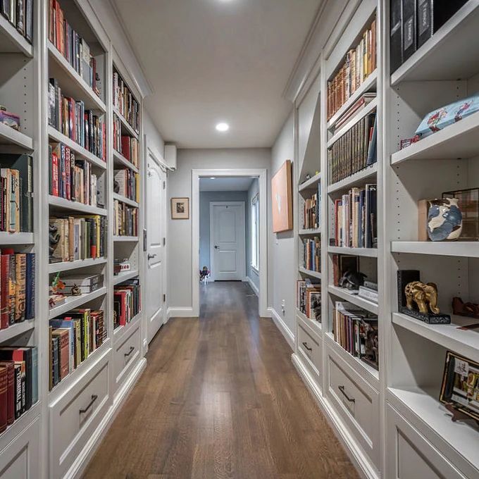 Cabinetry can be a charming way to dress up what would be an ordinary hallway. This was a fun home to build, and the client was of all things, a librarian!
.
.
.#homebuilder #finehomebuilding #homebuilding #architect #architecture #design #interiordesign… instagr.am/p/ClkTC7vDLne/