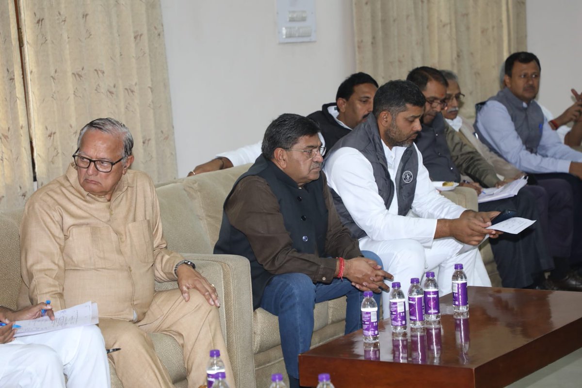 RajendraSYadav_'s tweet photo. गुर्जर आरक्षण संघर्ष समिति के साथ आरक्षण की विसंगतियों को दूर करने के संबंध में सकारात्मक वार्ता।

@RajGovOfficial
@DIPRRajasthan https://t.co/EPsVivt2BT