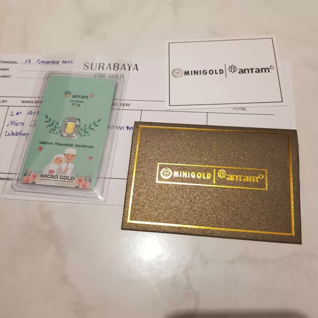 MiniGold_sby_'s tweet photo. Golders, apa sih yang ada di pikiran 
Golders ketika mendengar kata souvenir? Mungkin pernak-pernik kecil dan aksesoris yang Golders 
dapatkan dalam sebuah acara ya? 

Tapi pernah gak Golders dengar kalau souvenirnya emas? Wow mewah banget kan, bukan hal yang 
mustahil lagi. https://t.co/UMNUXzbMjg