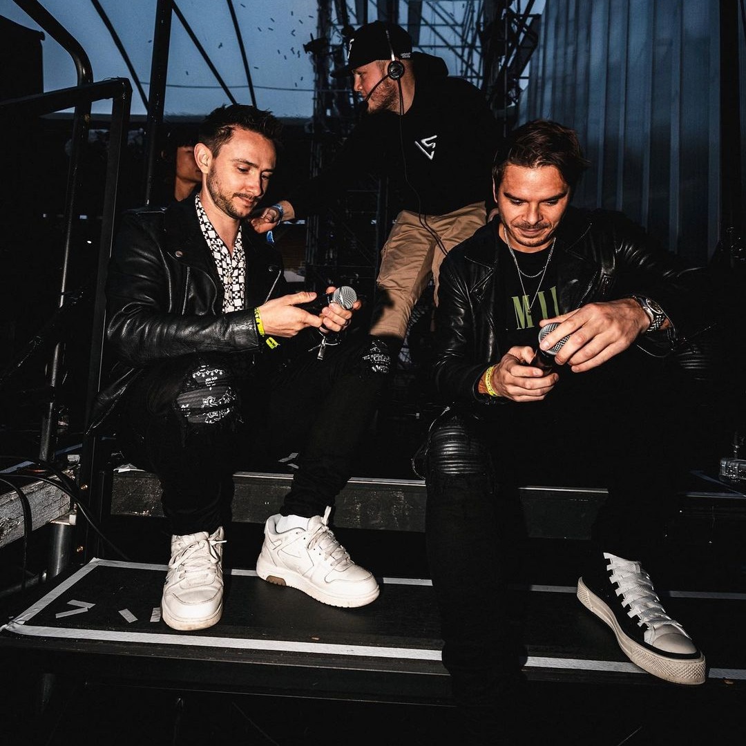 103radio's tweet photo. Nos djs résidents @lucasandsteve attendent vos messages et vos likes pour leur mix de ce soir à 20H dans 103 KLUBB 🔥🔥🔥
https://t.co/zecMZyoQ7p
#mix #dj #music #radio #radioshow #103radio #103klubb #lucasandsteve #skylinesessions #spinninrecords #like #followus https://t.co/USnzaTZi7V