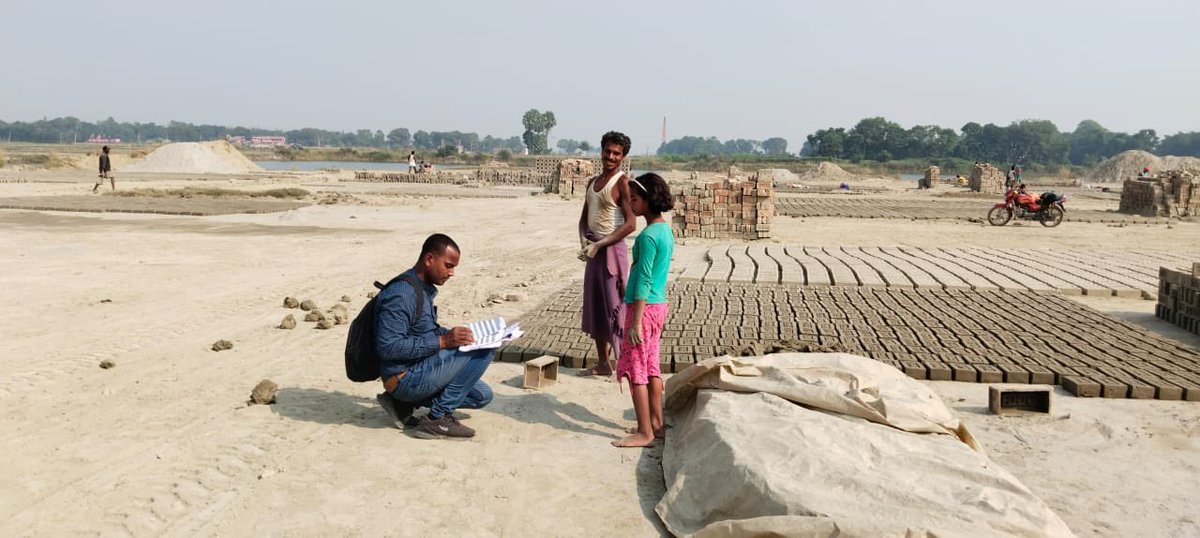 IIHIndia's tweet photo. Our field coordinators from #Dalsinghsarai, #Hasanpur and #VidyapatiNagar, are engaging with people working at #brickkilnsites and screening them for any possible #symptomsofTB or even otherwise. https://t.co/SYacDecKtF