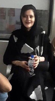 BehrangRahbari's tweet image. بیاد داشته باشیم که #مهسا_امینی را با این پوشش دستگیر و به قتل رساندند. 

#IranRevoIution