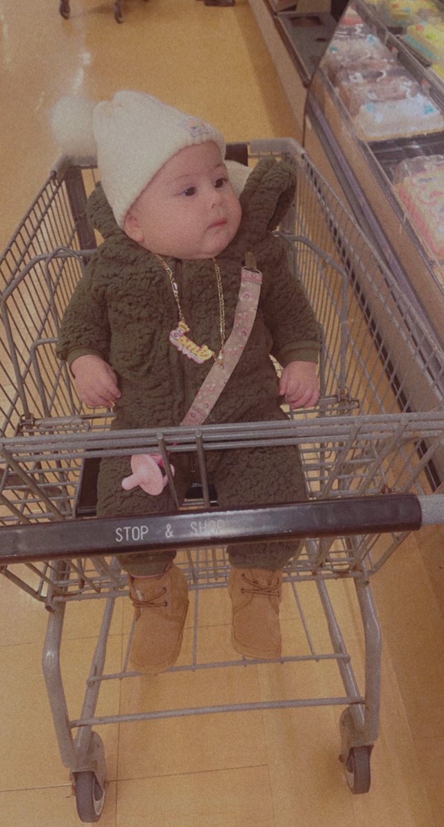 Kickbackfuegox's tweet photo. Went to the market the other day and she DID NOT want to be in her car seat so this happened 😂 kid was quiet after that and just looking around https://t.co/po64bzFvYu