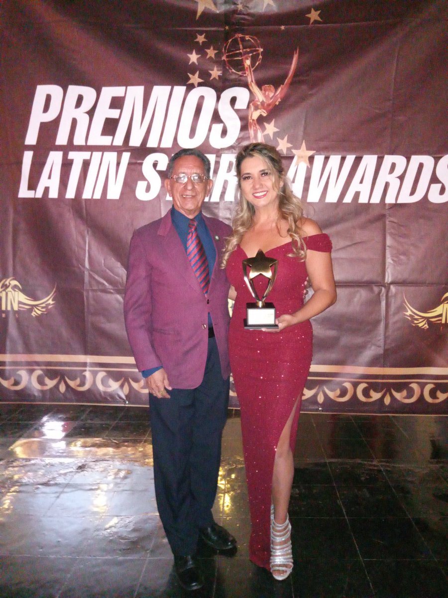 Celebrating with my dad this wonderful moment #actriz #actress #AWARDS #bestactress #mejoractriz