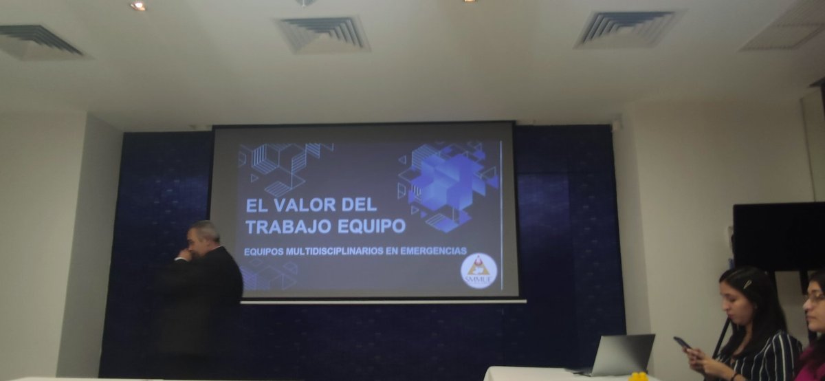 HiramSalas13's tweet photo. Sesión mensual #SMMUE https://t.co/lBrsXo7gC4