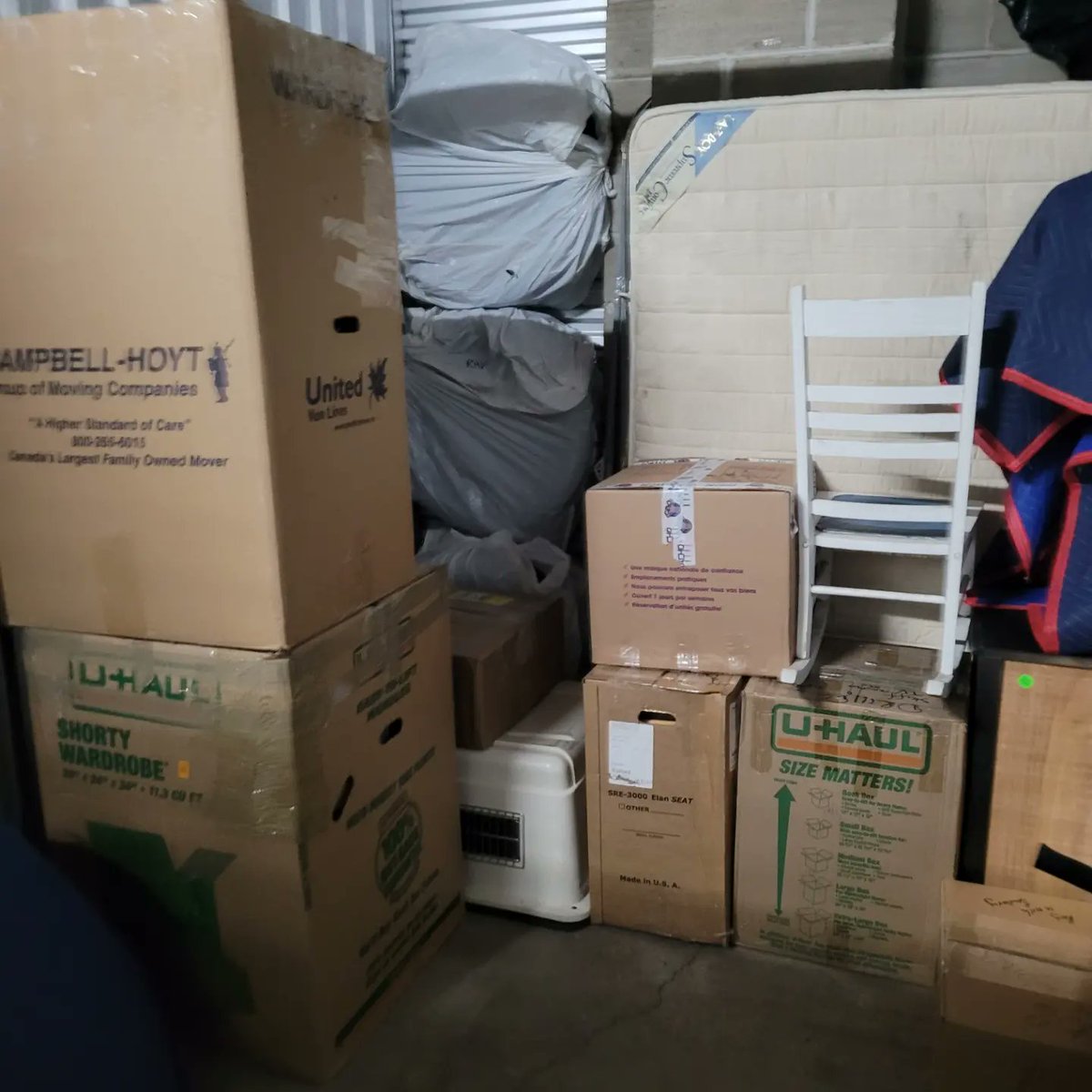 TanyaPacker2's tweet image. Moving day! 
Please have patience with me... lol

Moving 3000 books is not an easy task! 

#movingboxes #movingbooks