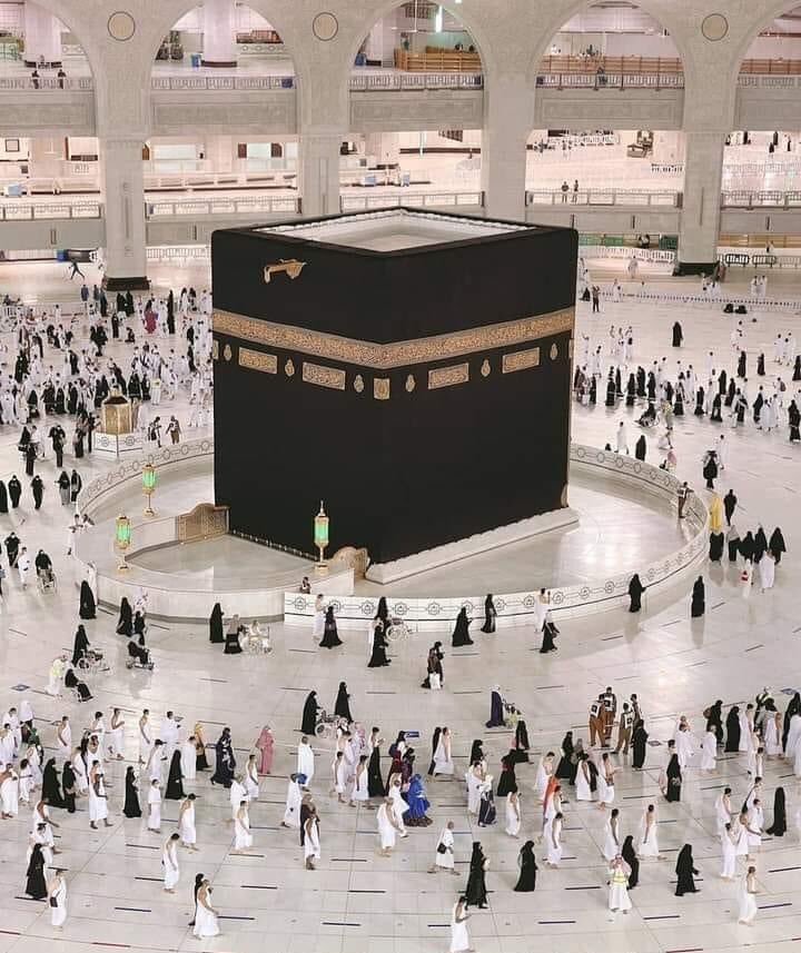 ﷽)  اٙلـًـلّٰــهُ اٙلصًّمـٙـدْ ۝ 
اللہ ﷻ کو کسی کی پرواہ نہیں ❤️