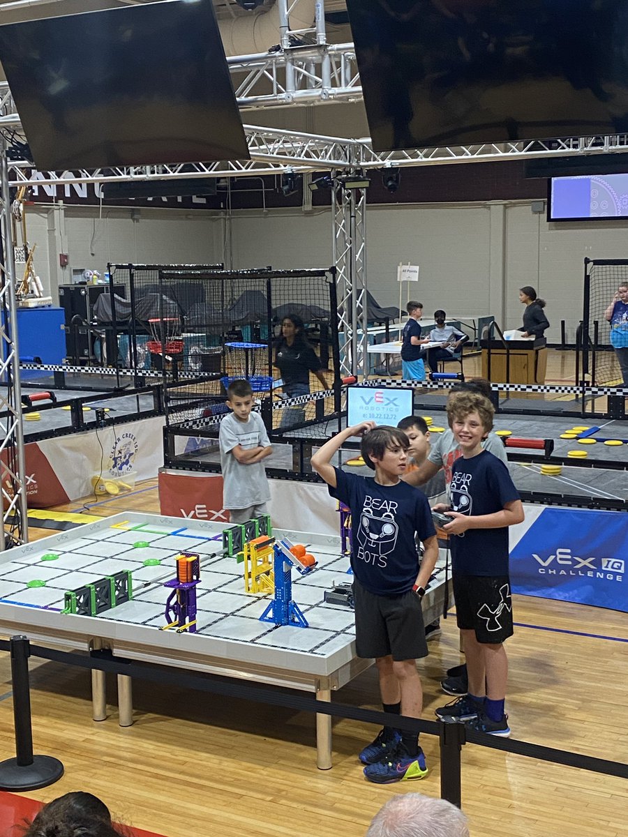 MrsNBartel's tweet image. Watching my little Bearbot at the VEX IQ League Night. @BauerschlagBest #ccisdrobotics #rcc