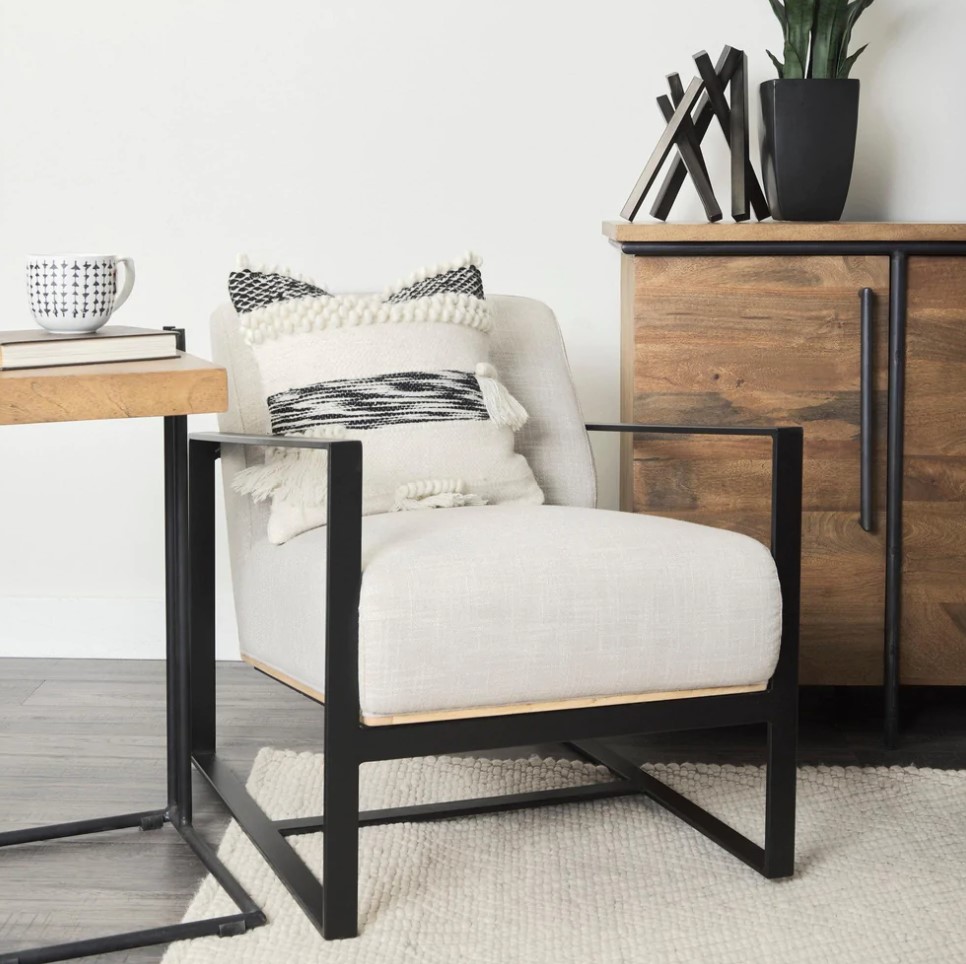 ChesterfieldWH's tweet photo. This chair is sure to catch your eye from anywhere in the room. Shop online with the link in the bio. 

Posh+Modern. 

A #GoettlersOfDublin brand. 

#AccentChairs #ChesterfieldWarehouse #DublinOnt https://t.co/rGl3QLxj4K