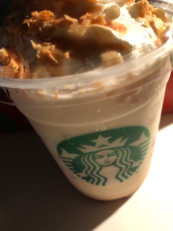 tw088's tweet photo. Starbucks、バターキャラメル　ミルフィーユ　フラペチーノ^^ https://t.co/7YtqLbsEDp