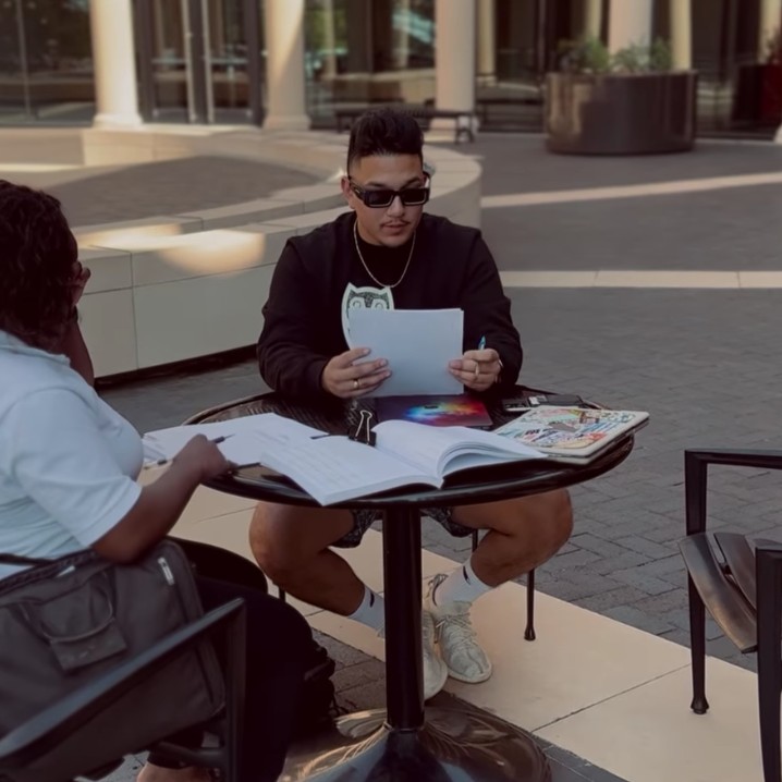 SpearsBusiness's tweet image. Yes, you can buy a house at the Business Building 🏡

Elian Trujillo will graduate this December with a booming construction company, RT&amp;amp;E Construction, and a business degree.

From a 12-year-old mowing lawns to recently closing on his 15th home. 

bit.ly/3FadW5q