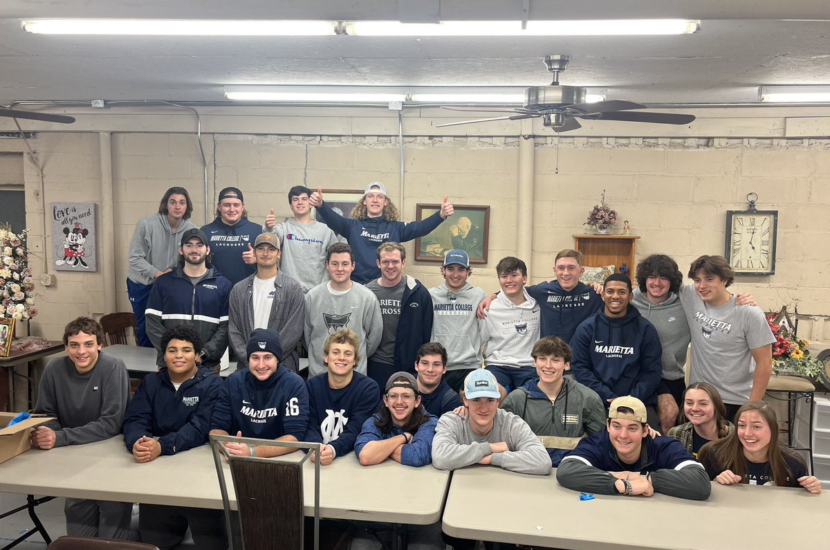 MariettaMlax's tweet photo. Giving back to the community today and helping out the local food pantry https://t.co/85UwCvQSWv