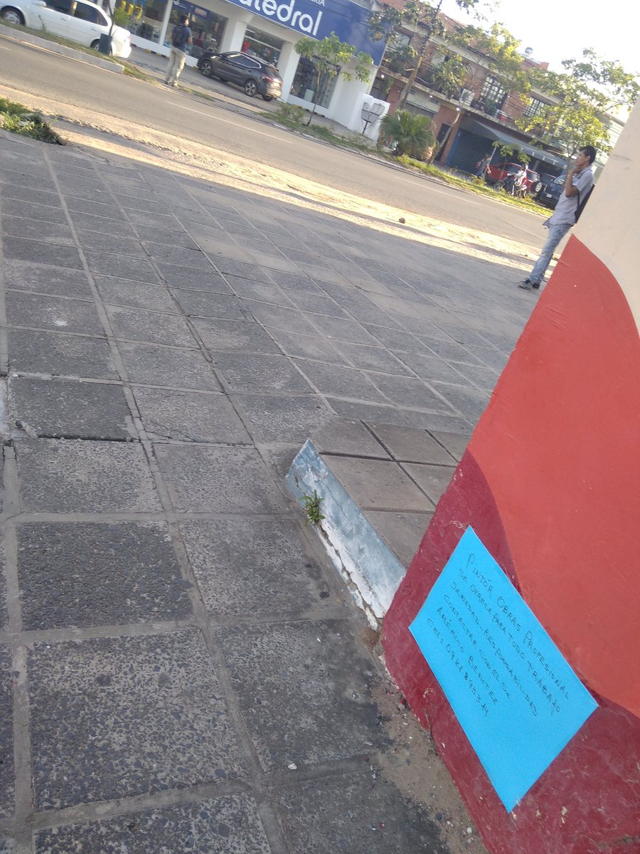 Encontré este cartelito pegado por una Ferretería, ayudeeemos al Señor a encontrar trabajito 🥺🫶🏼🫶🏼🫶🏼 RT genteee porfis