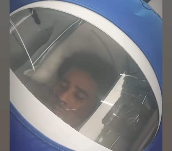 ¡SE AGIGANTA LA LEYENDA!
🗣 A Memo Ochoa lo tienen en alguna cámara criogénica hasta que llega el momento de jugar el mundial. Nadie sabe a q se dedica durante 4 años previos al Mundial. Es alimentado a base de tortas de jamon y agua Jamaica que parece limón pero sabe a tamarindo