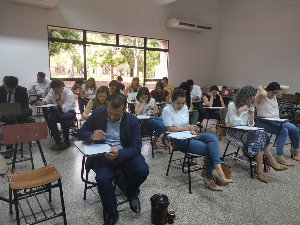 MercadoRotela_E's tweet photo. Hoy 44 alumnos de la Escuela Judicial (Civil B Asunción) culminaron 2 años de conocimientos para el ejercicio d la función judicial. Uno al entregar su examen me dijo: "Gracias a tu examen me doy cuenta lo mucho q me falta para ser juez". Esto se valora: la honestidad intelectual https://t.co/dVqiqvvzFn