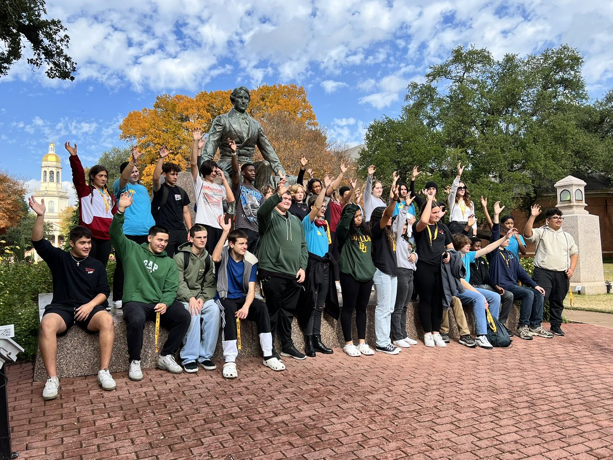 ChargerAvid's tweet photo. Thanks for a great tour ! @Baylor @McLaneStadium https://t.co/3utIfzXIRP