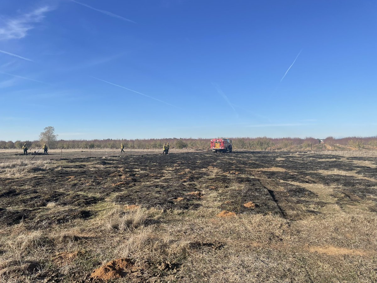 CALFIRE_ButteCo's tweet photo. #MomsFire Firefighters are at scene of a 1/2 acre vegetation fire off Moms Lane just west of Palermo. The forward progress of the fire has been stopped. Units will be at scene for approximately 1 hour to mop up. #BeReadyButte https://t.co/4pPJyq4vKG